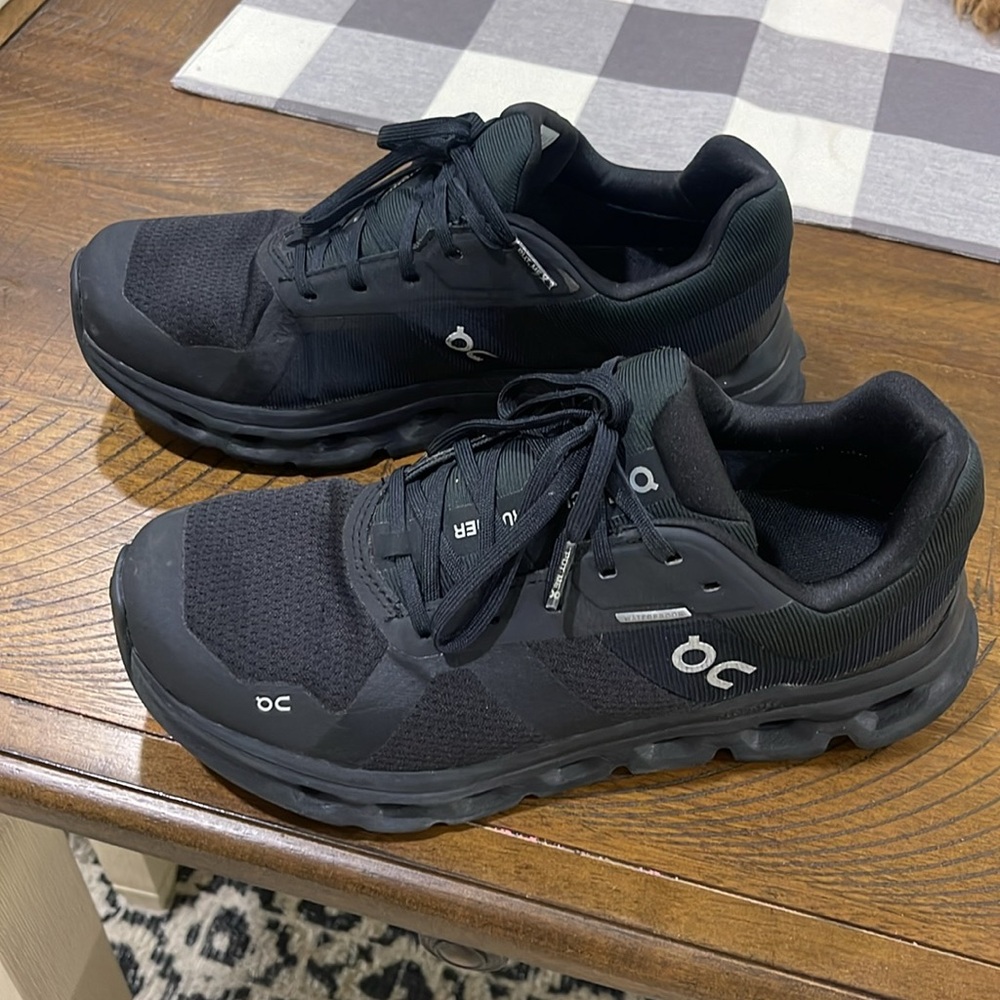 On Running Women’s 8.5 (US) Waterproof Cloudrunner